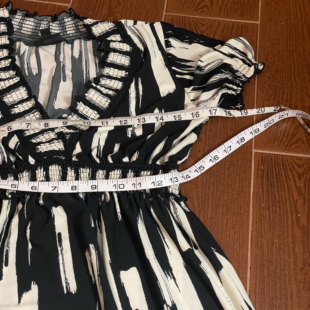 En Focus Black White Dress Print V Neck elastic waist sz 12 short sleeve spandex - Picture 7 of 12